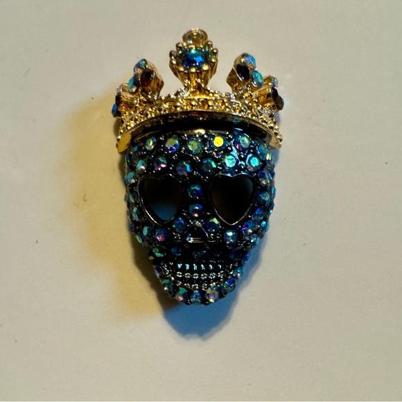 Betsy Johnson Gold & Hematite Tone Pave Crystal Skeleton King Stud Earrings/ NIB - Picture 6 of 7